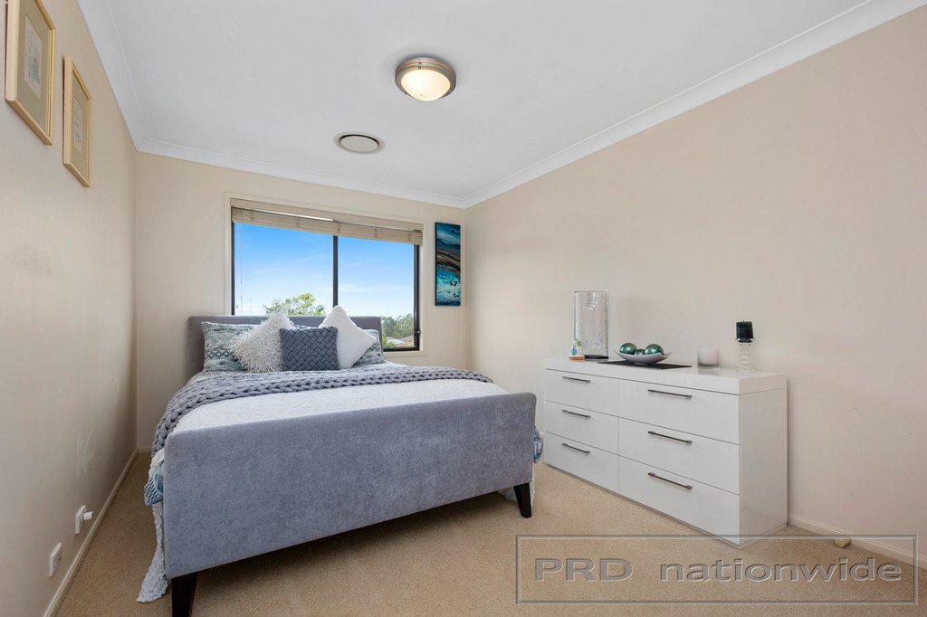 14 Drayton Crescent THORNTON 26