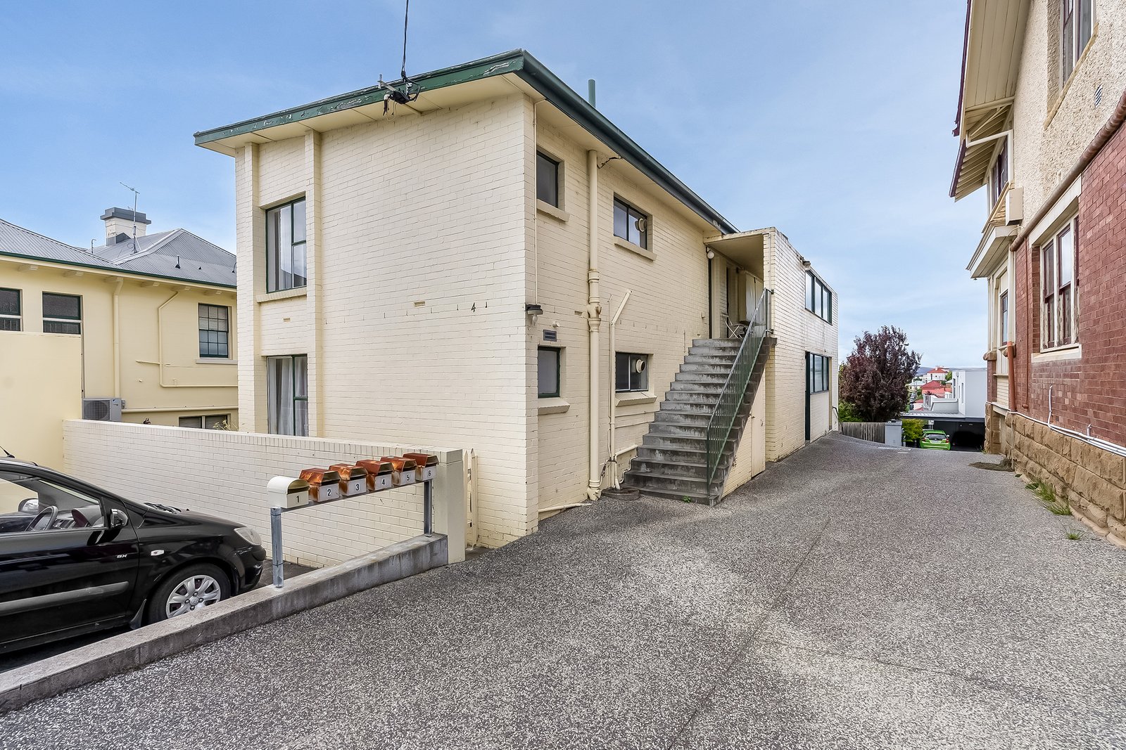 1/4 Ellerslie Road BATTERY POINT 9
