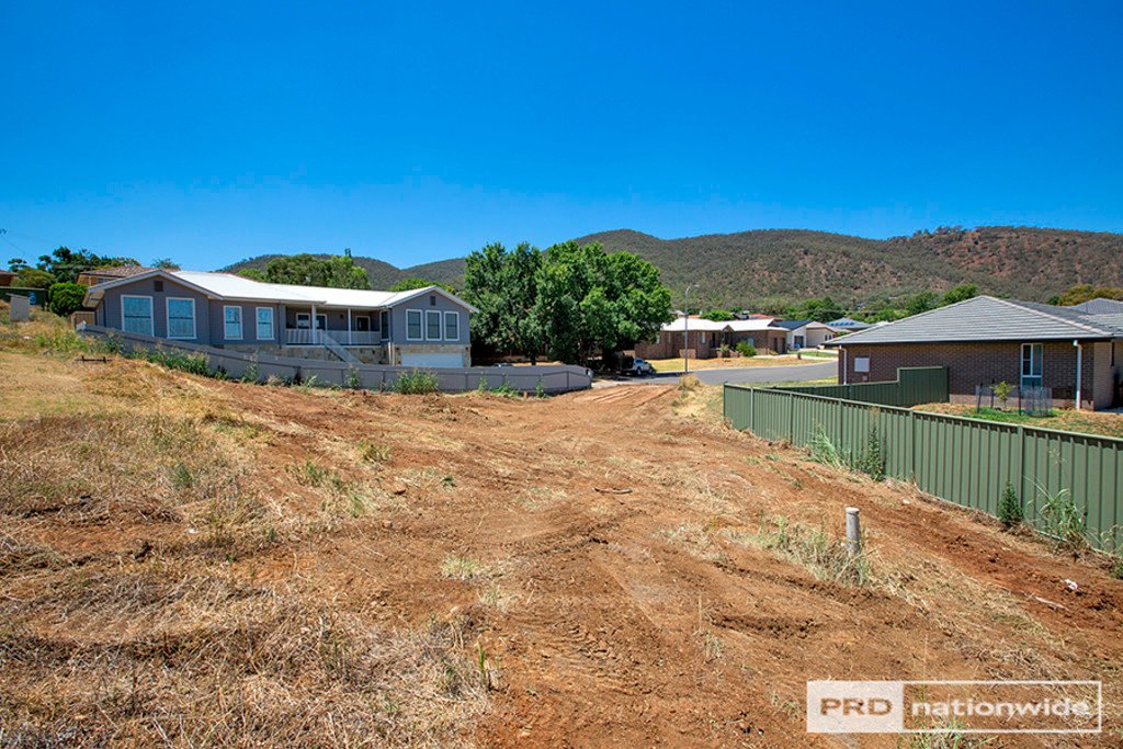 14 Emerald Avenue TAMWORTH 4