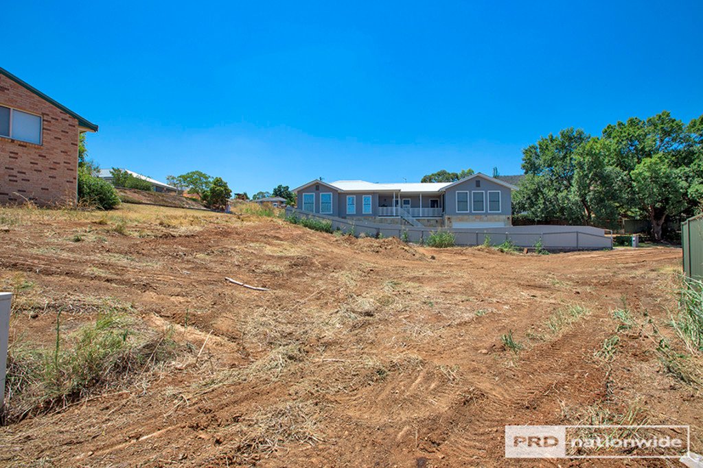 14 Emerald Avenue TAMWORTH 5