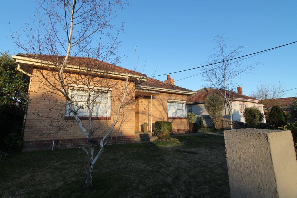 14 Essex Street WENDOUREE 2