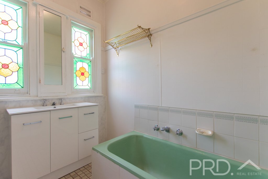 14 Eurabbie Street BATLOW 11