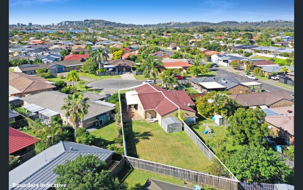 1/4 Felicia Court Burleigh Waters 4