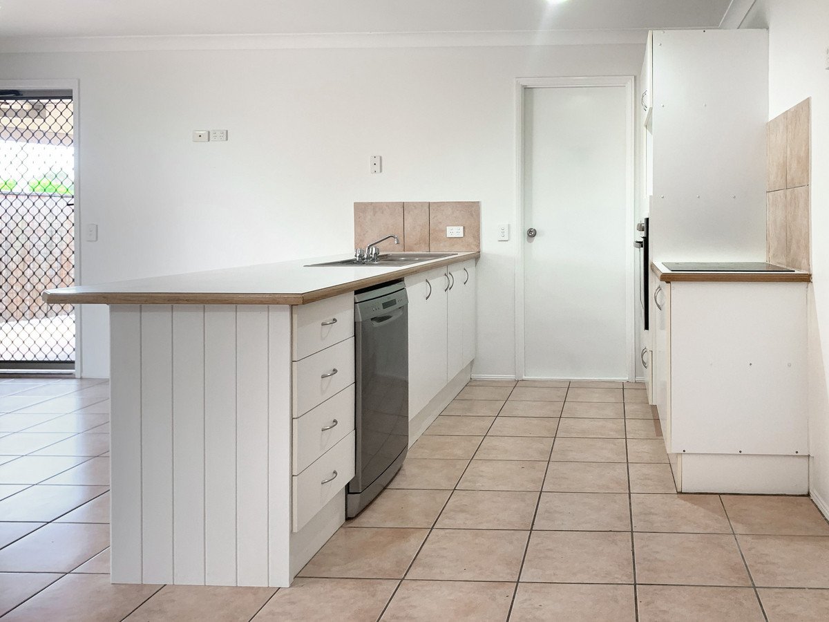 1/4 Felicia Court Burleigh Waters 10