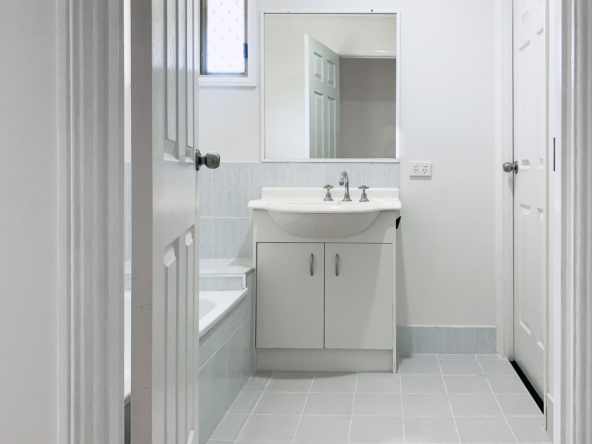 1/4 Felicia Court Burleigh Waters 8