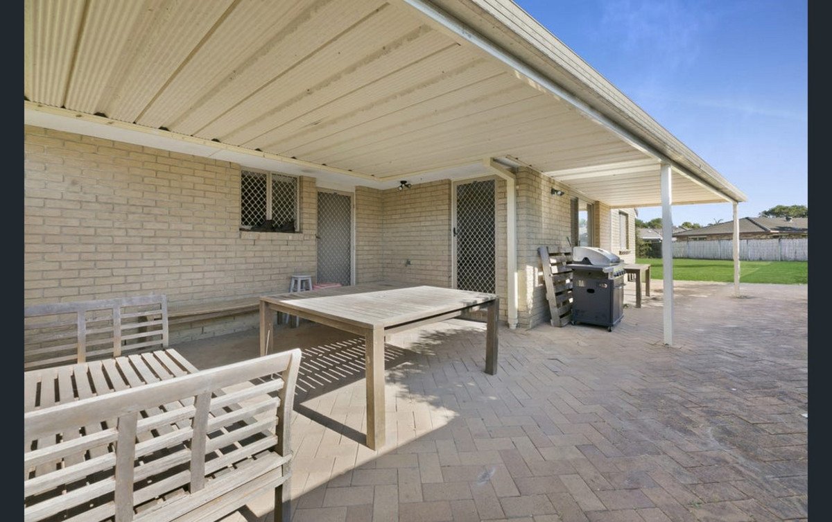 1/4 Felicia Court Burleigh Waters 11