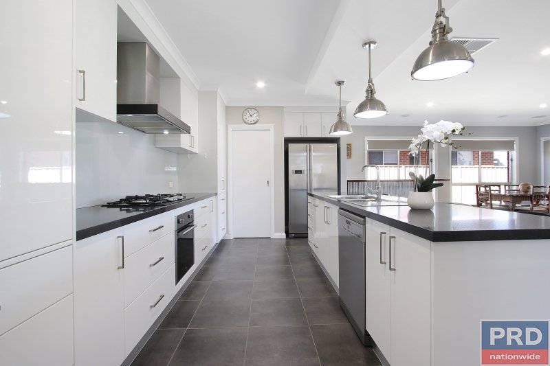 14 Felstead Circuit THURGOONA 3