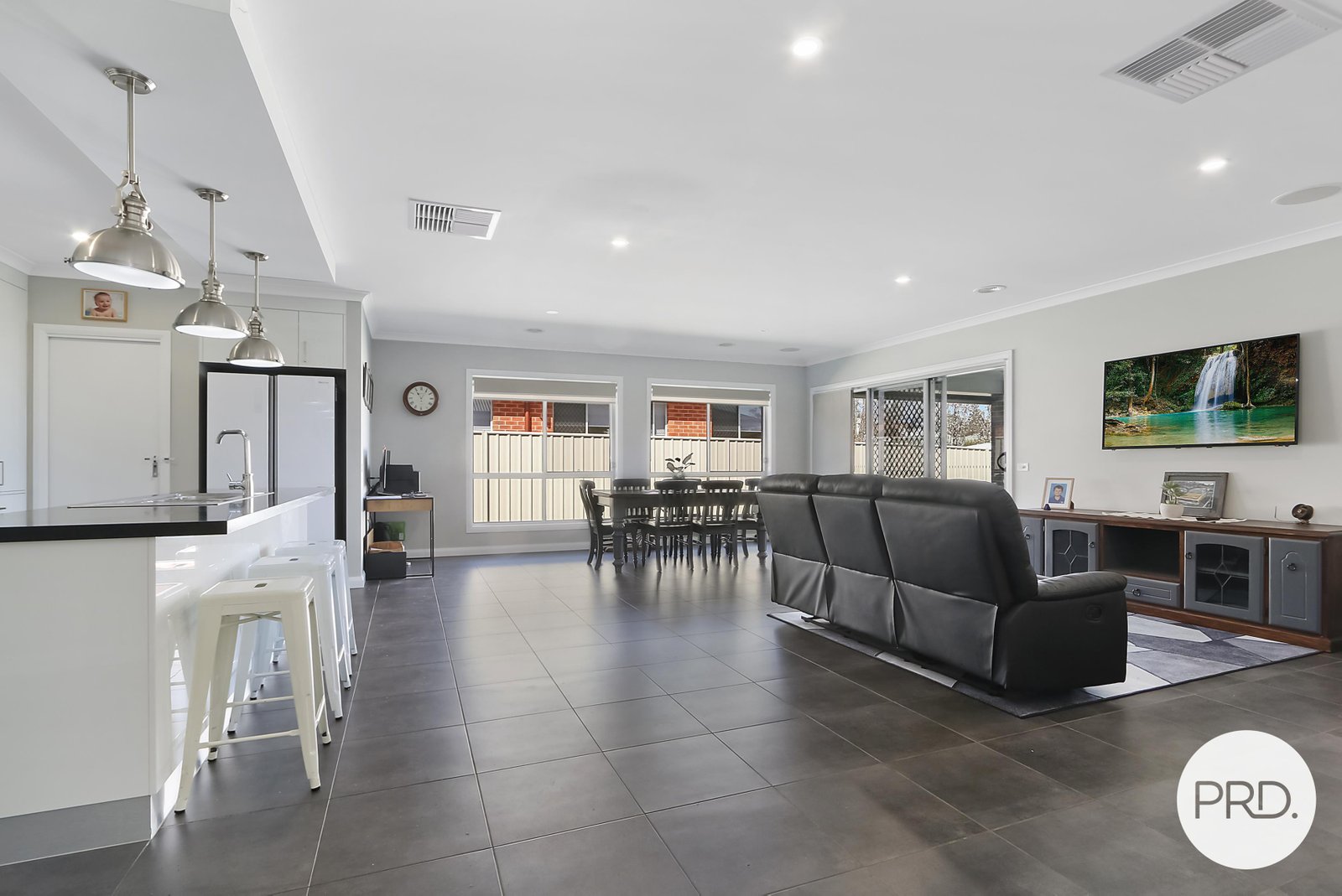 14 Felstead Circuit THURGOONA 9