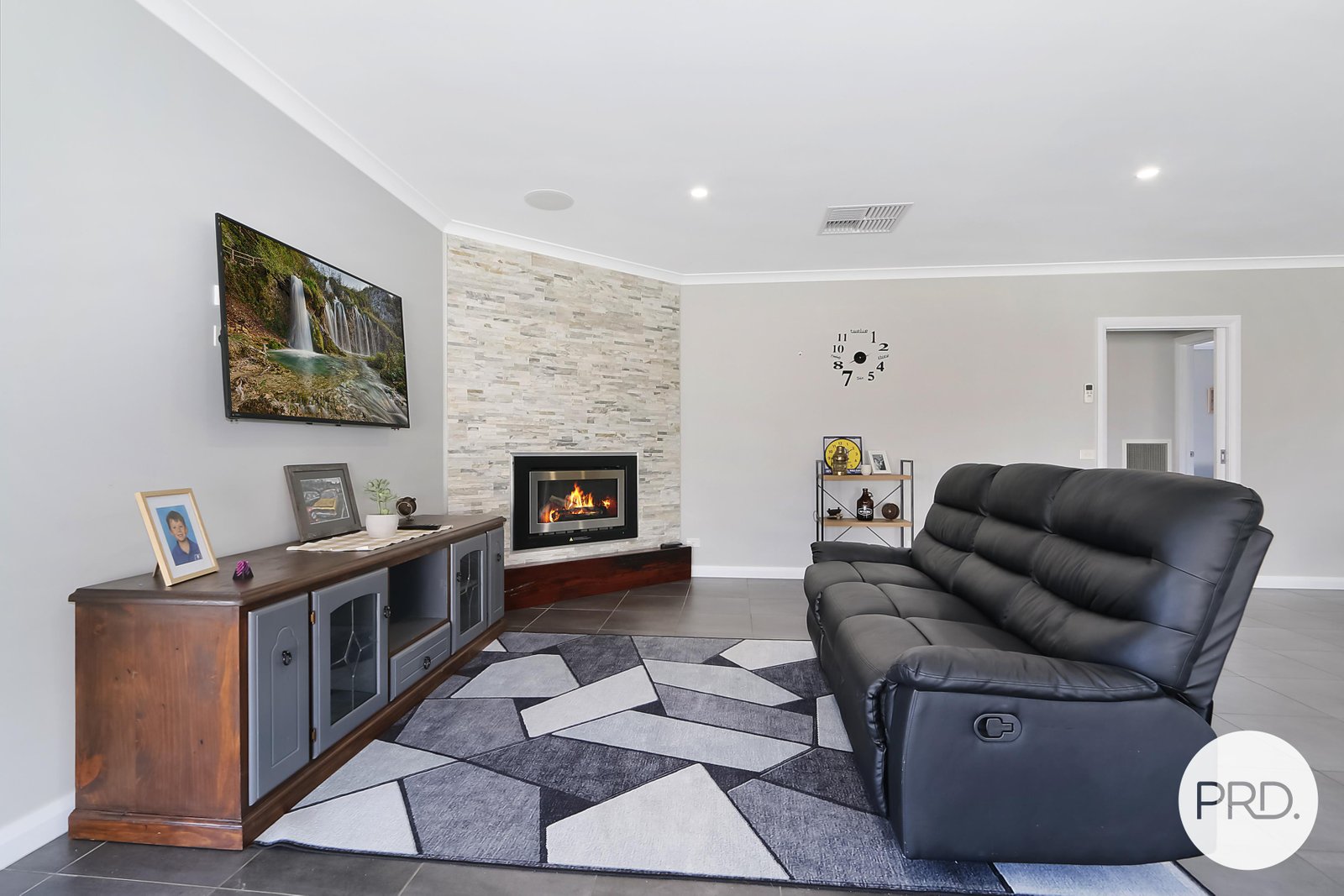 14 Felstead Circuit THURGOONA 10