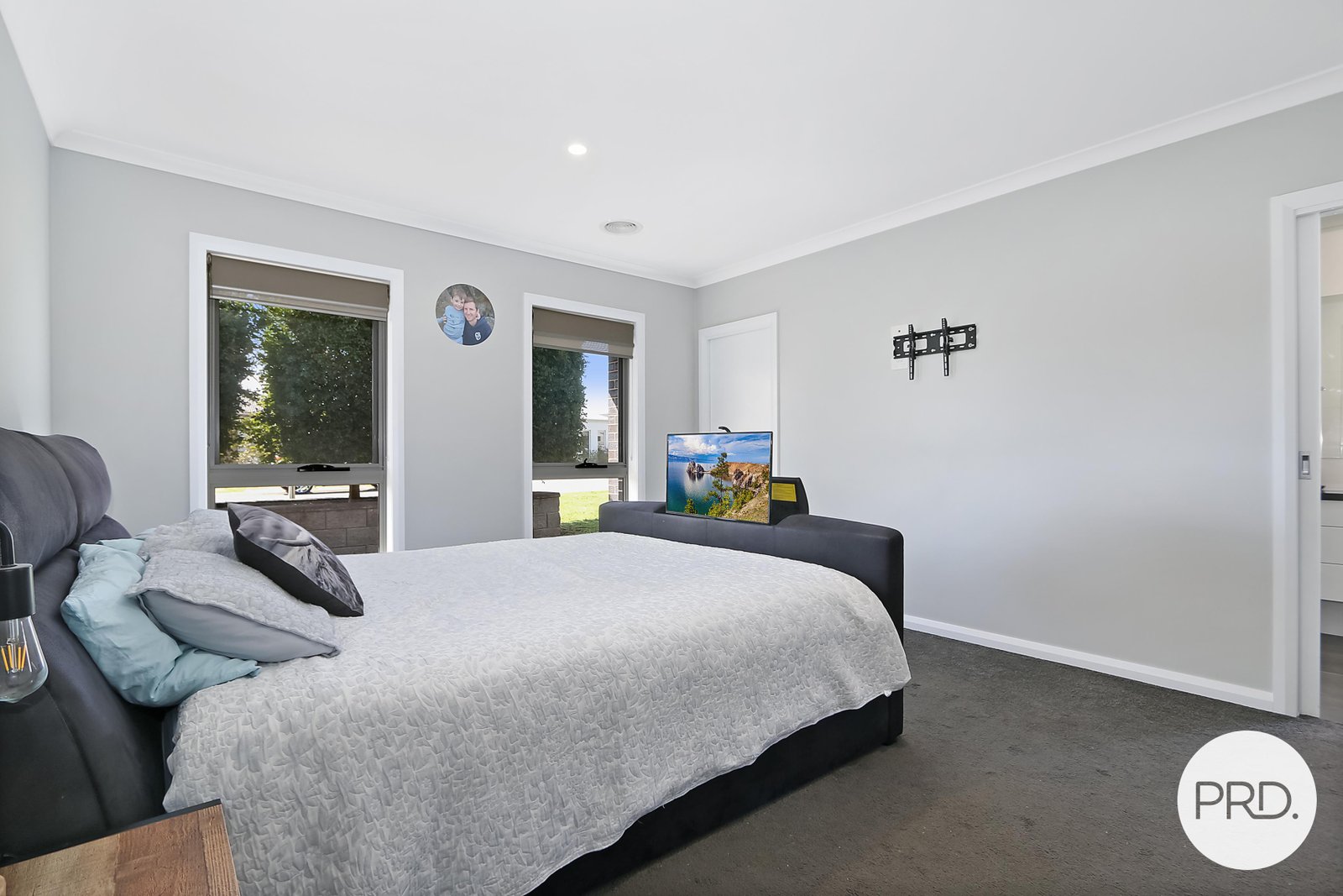 14 Felstead Circuit THURGOONA 12