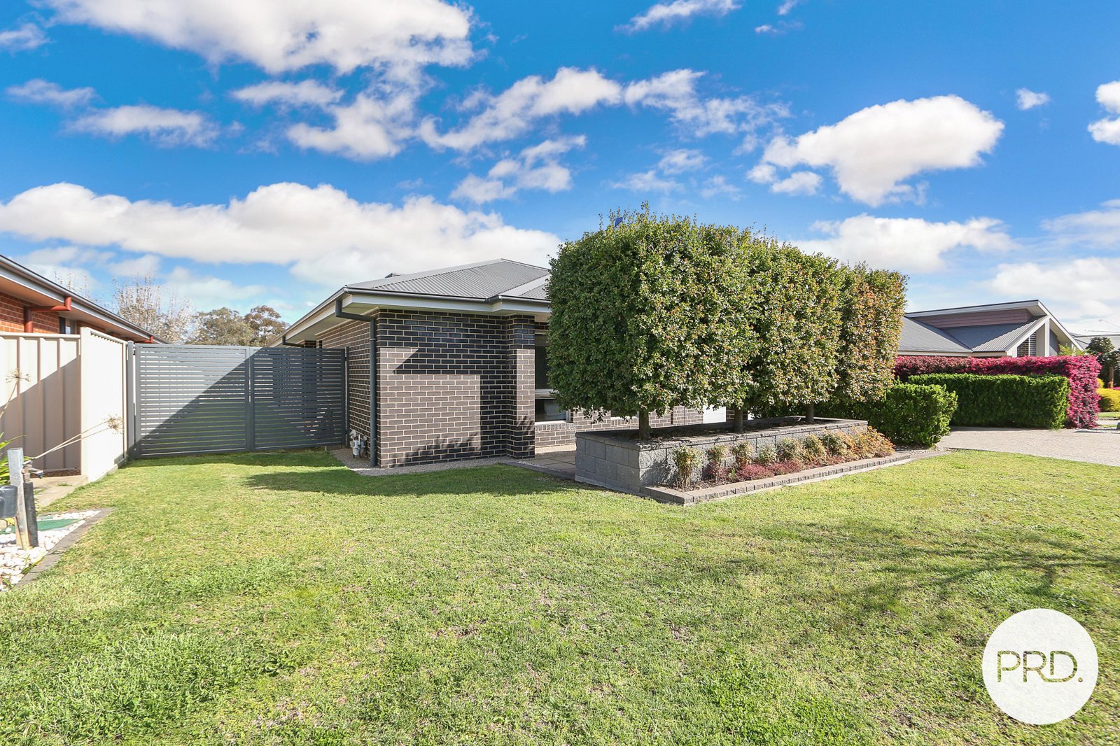 14 Felstead Circuit THURGOONA 23