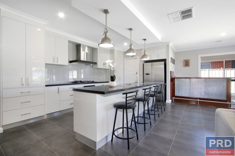 14 Felstead Circuit THURGOONA 3