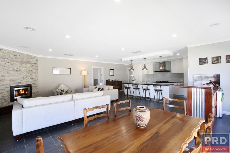 14 Felstead Circuit THURGOONA 4
