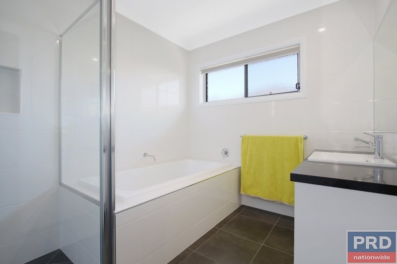 14 Felstead Circuit THURGOONA 12