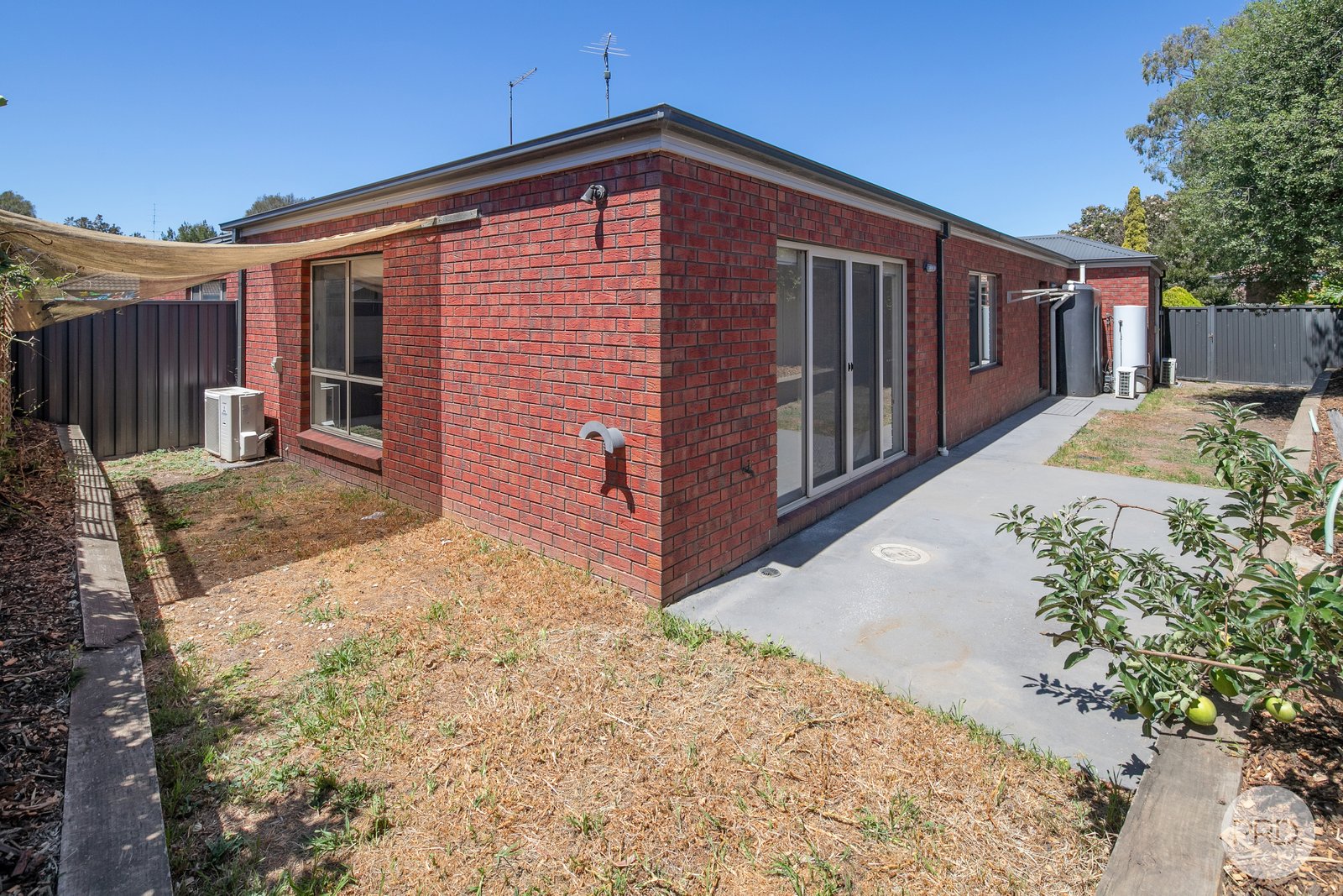 1/4 Ferguson Court REDAN 9