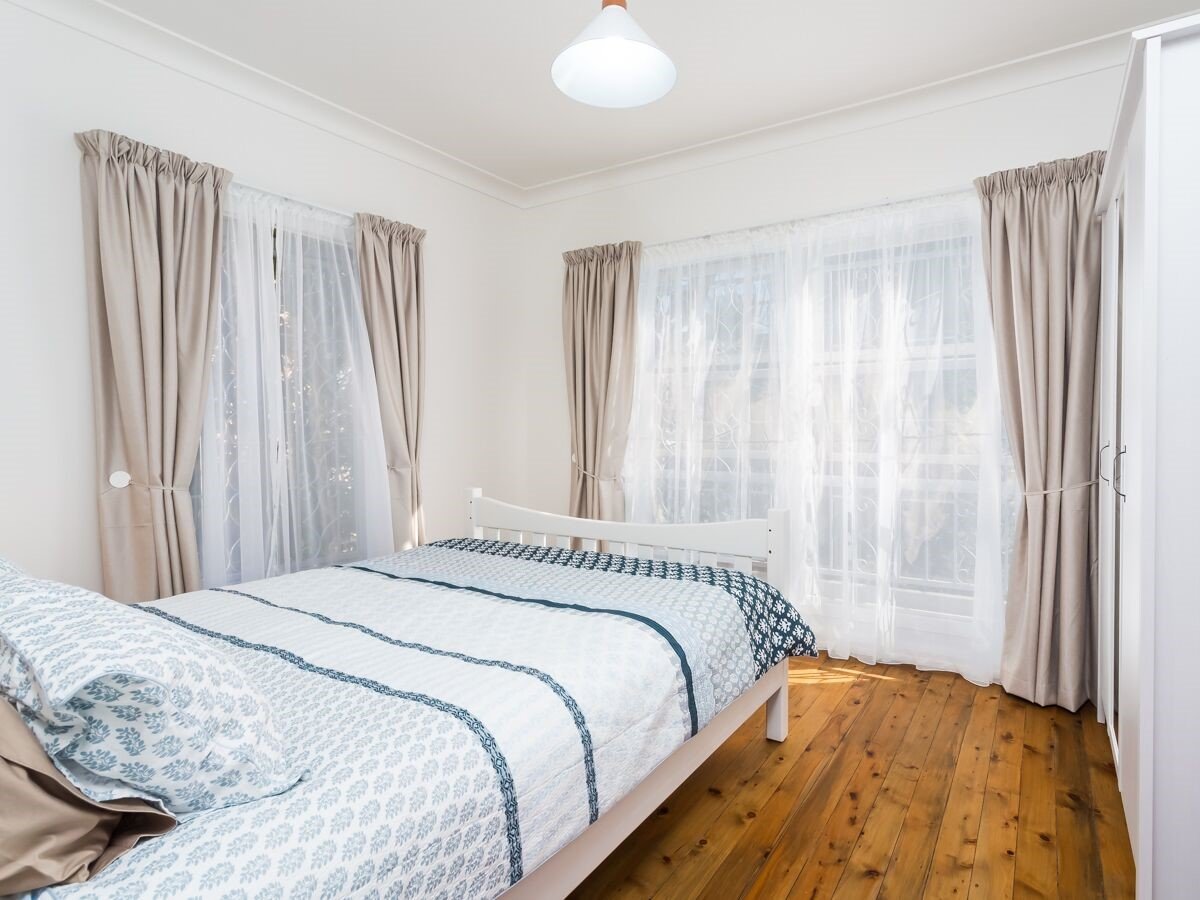 1/4 First Avenue "Dolphin Lodge"  BURLEIGH HEADS 3