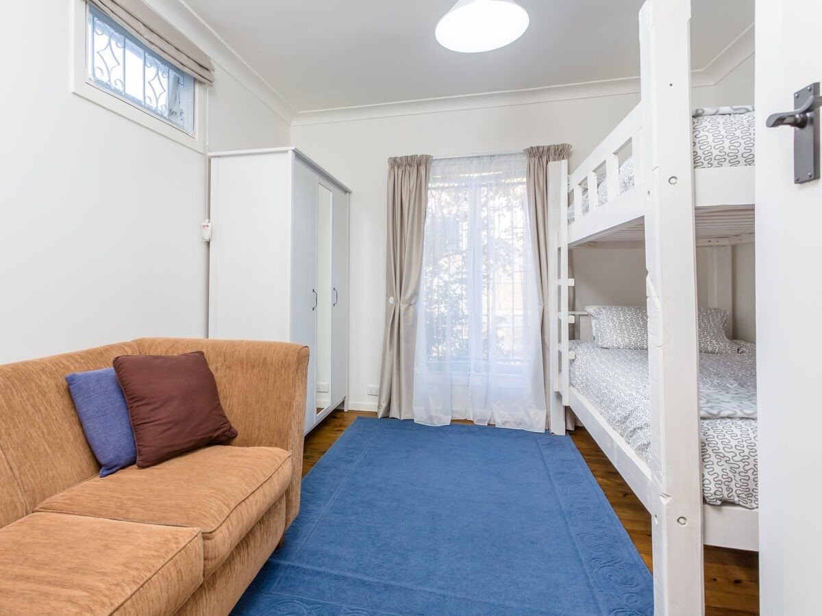 1/4 First Avenue "Dolphin Lodge"  BURLEIGH HEADS 4