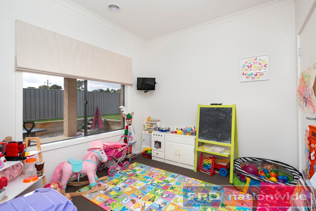 14 Fitch Court BALLAN 8