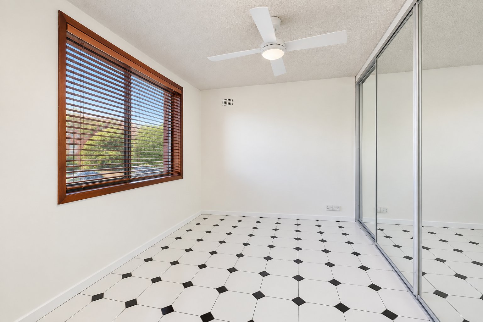 1/4 Flack Avenue HILLSDALE 4