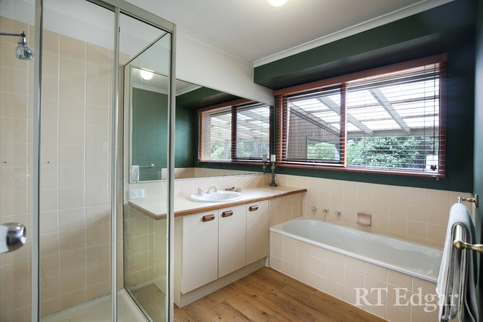 Real Estate and Property in 14 Fleming Road, Woodend, VIC