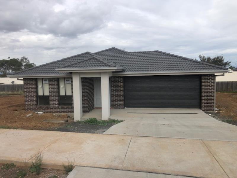 14 Francis Avenue TAMWORTH 1