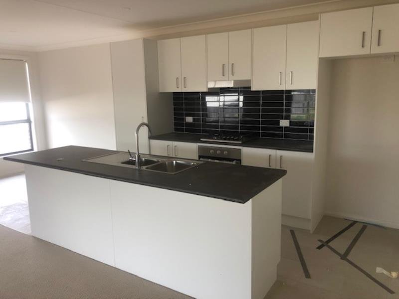 14 Francis Avenue TAMWORTH 2