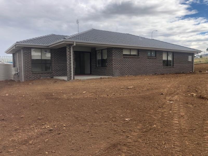 14 Francis Avenue TAMWORTH 8