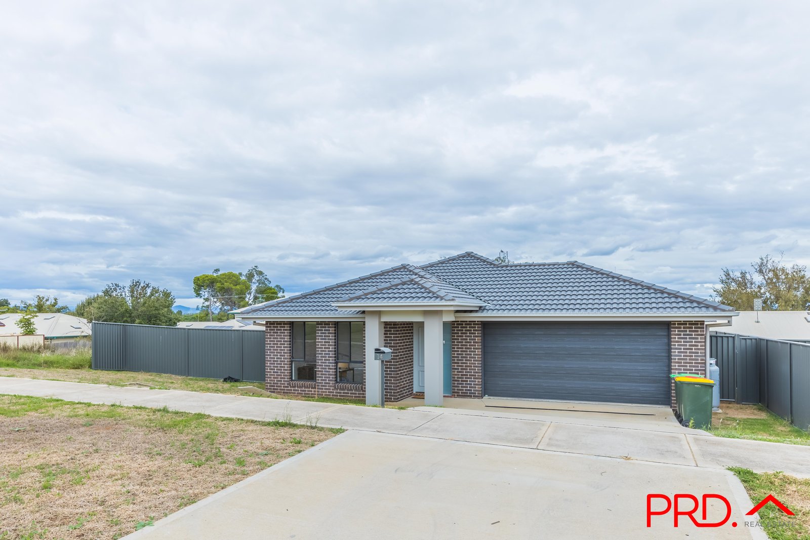 14 Francis Avenue TAMWORTH 2