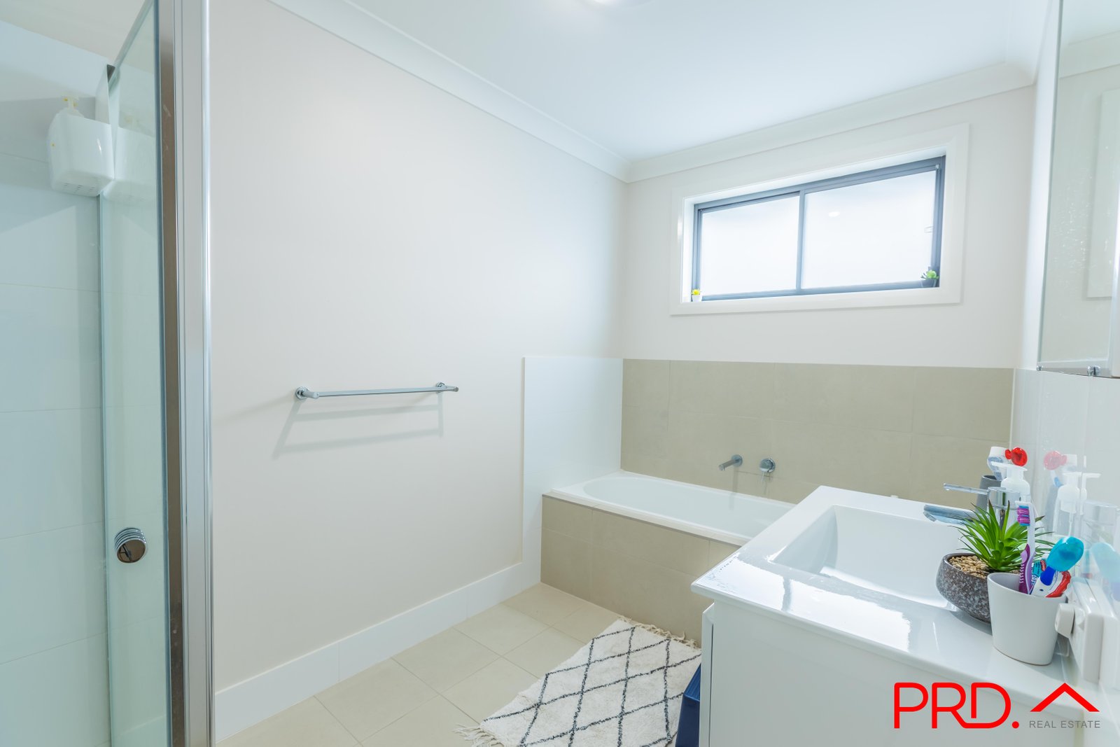 14 Francis Avenue TAMWORTH 4