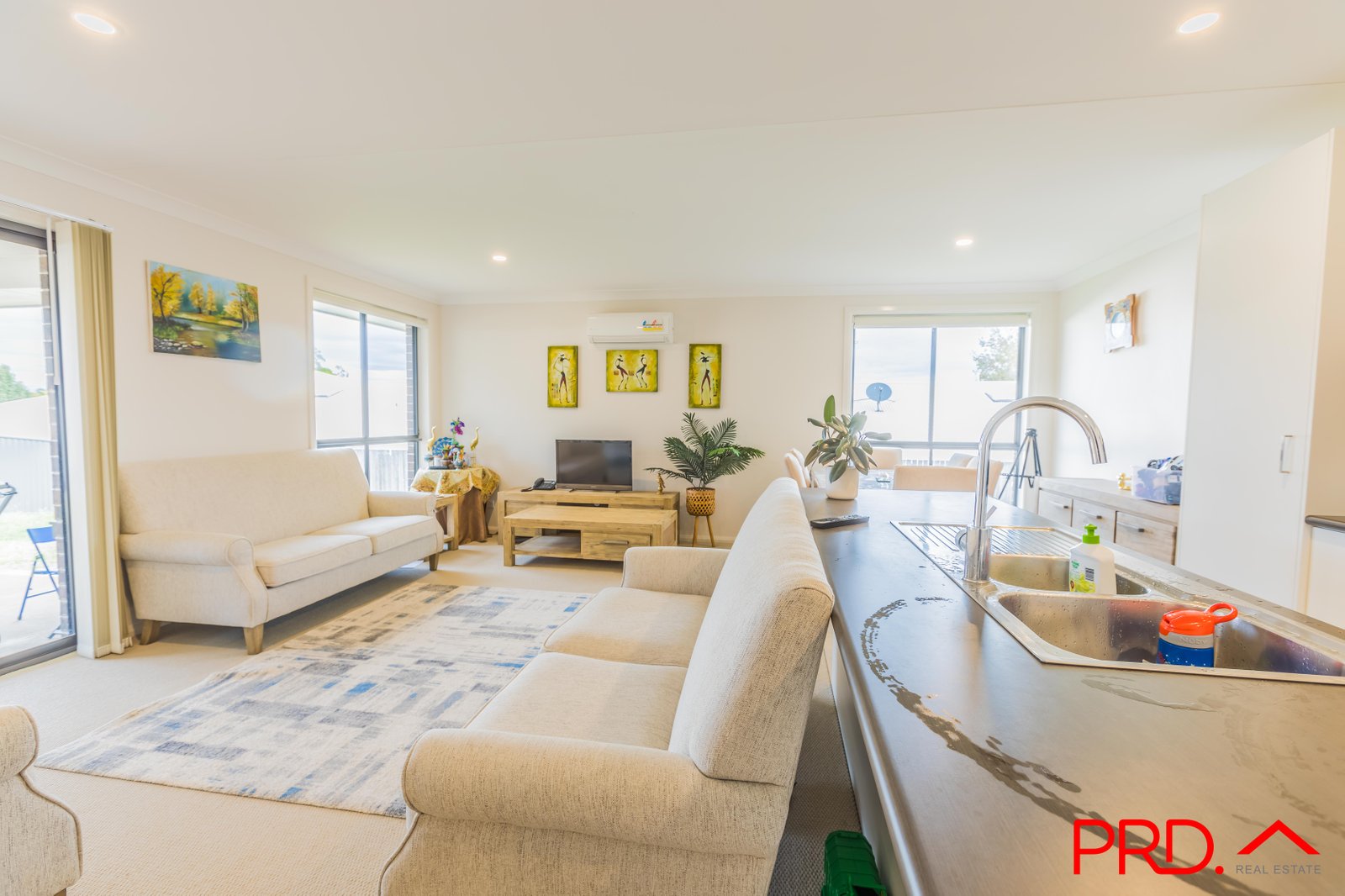 14 Francis Avenue TAMWORTH 10