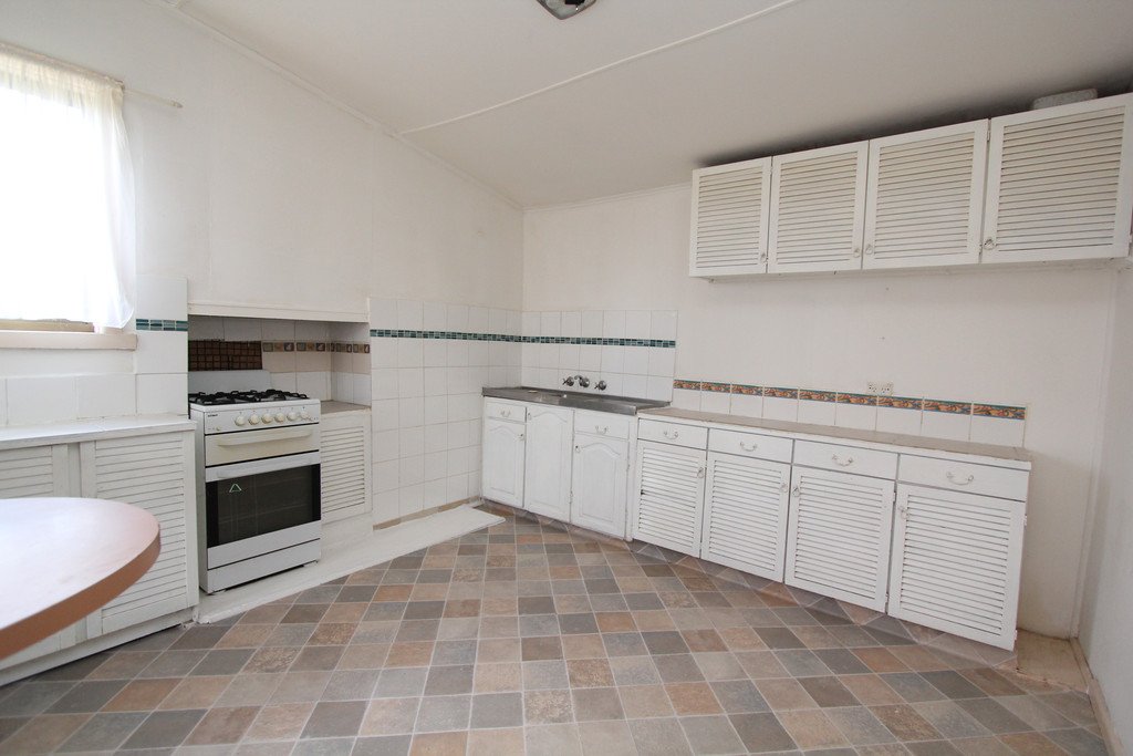 14 Gale Street CANADIAN 5