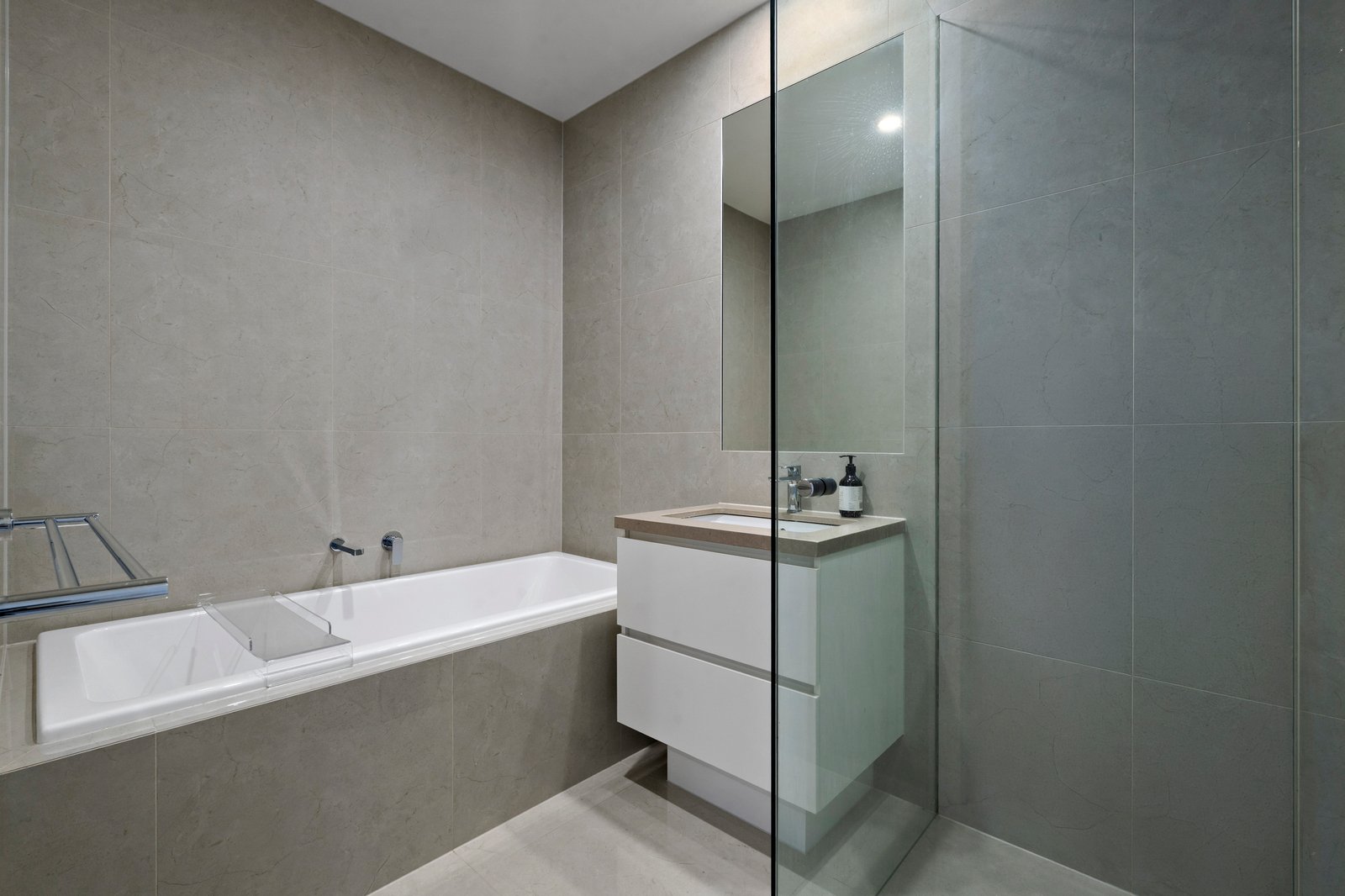 1/4 Garden Road, Camberwell, 3124