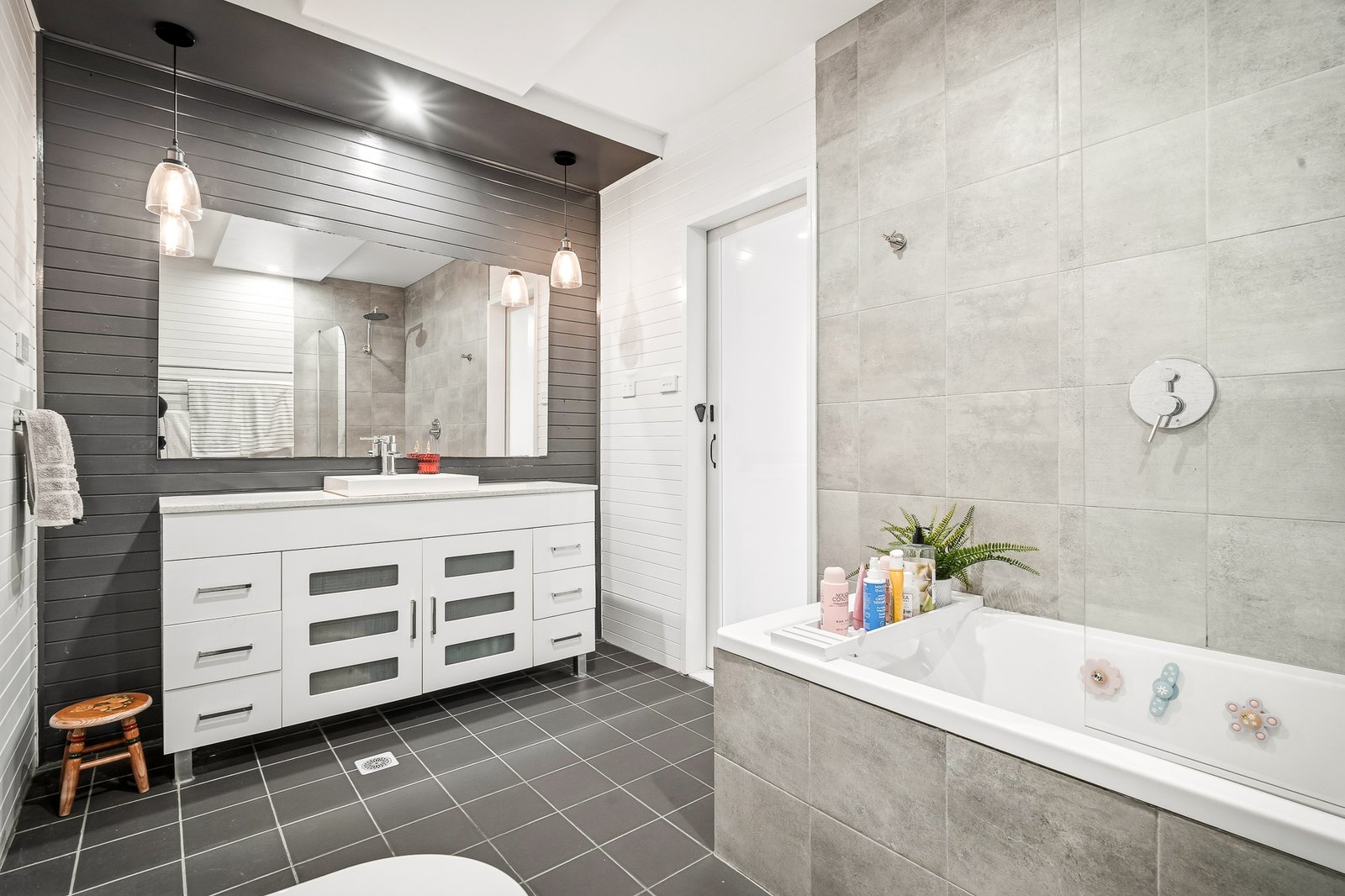 14 Gibbes St  Regentville 3