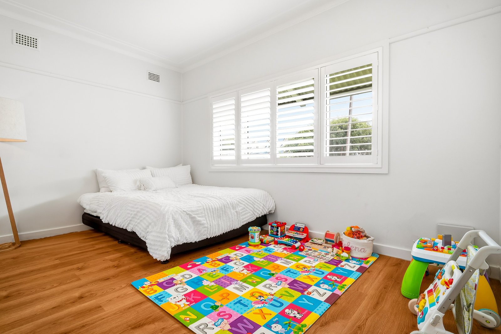 14 Gibbes St  Regentville 4