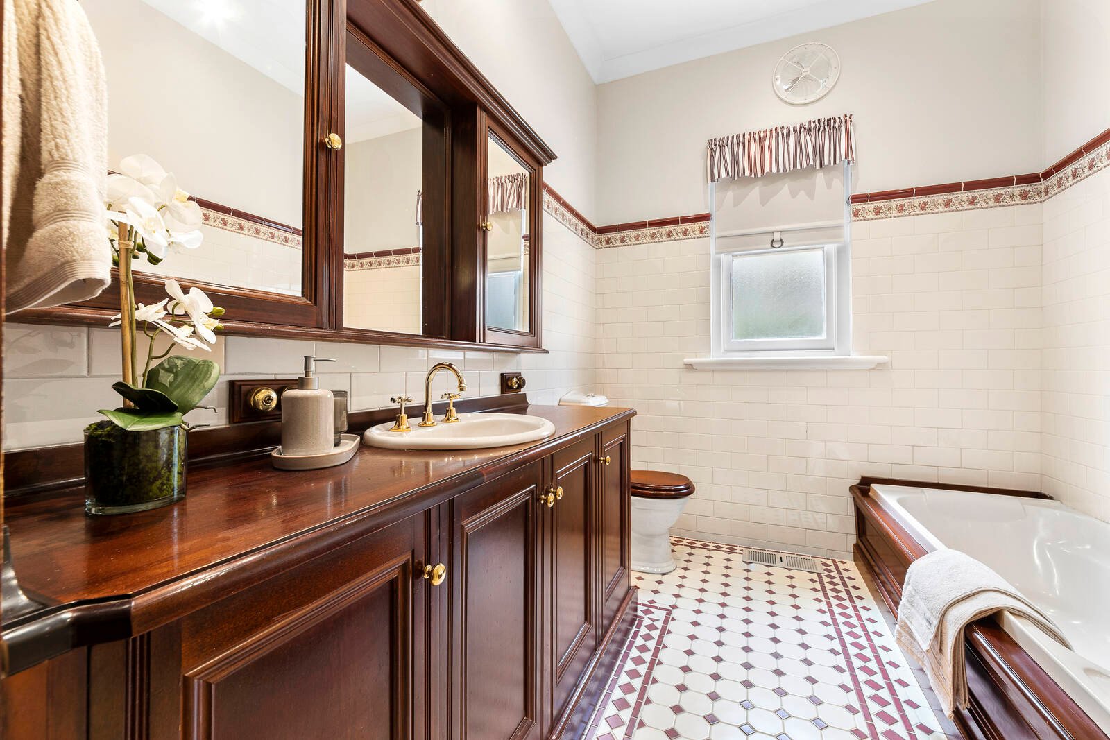 Real Estate and Property in 14 Glenbrook Avenue, Malvern East, VIC