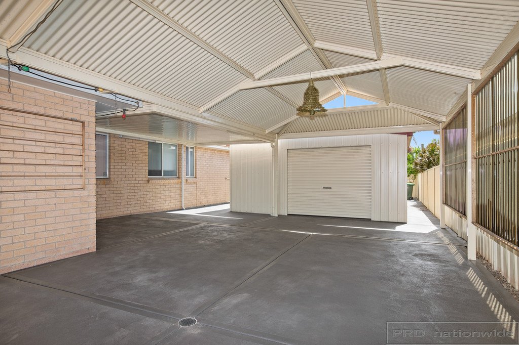 14 Glover Crescent METFORD 19