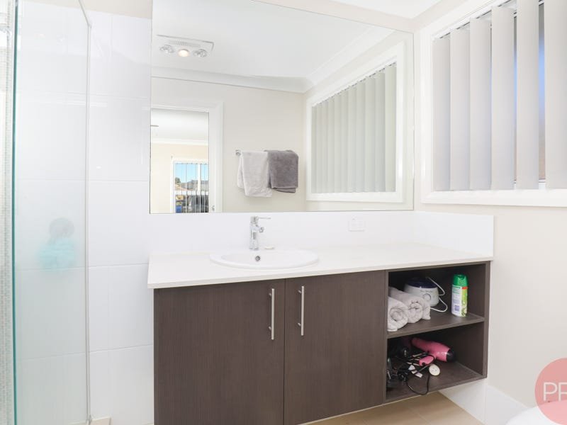 14 Golden Whistler Avenue ABERGLASSLYN 4