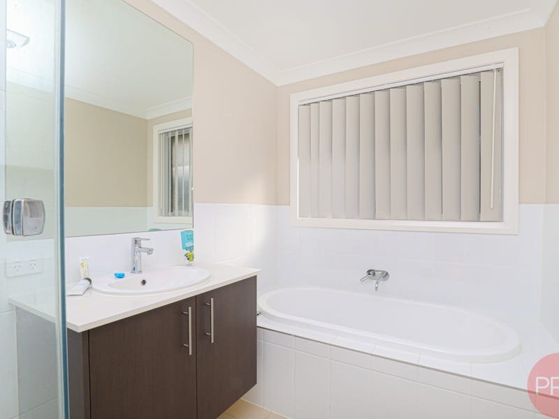 14 Golden Whistler Avenue ABERGLASSLYN 5