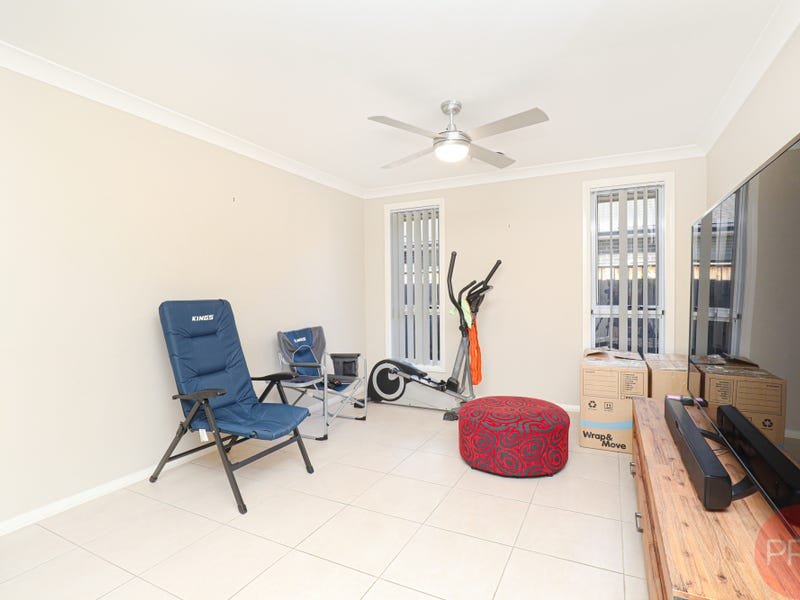 14 Golden Whistler Avenue ABERGLASSLYN 8