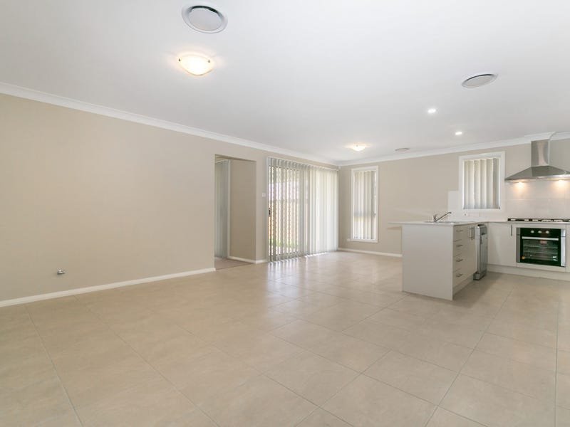 14 Golden Whistler Avenue ABERGLASSLYN 13