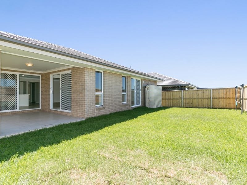 14 Golden Whistler Avenue ABERGLASSLYN 14