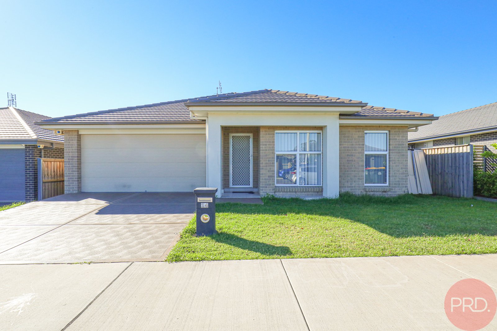 14 Golden Whistler Avenue ABERGLASSLYN 1