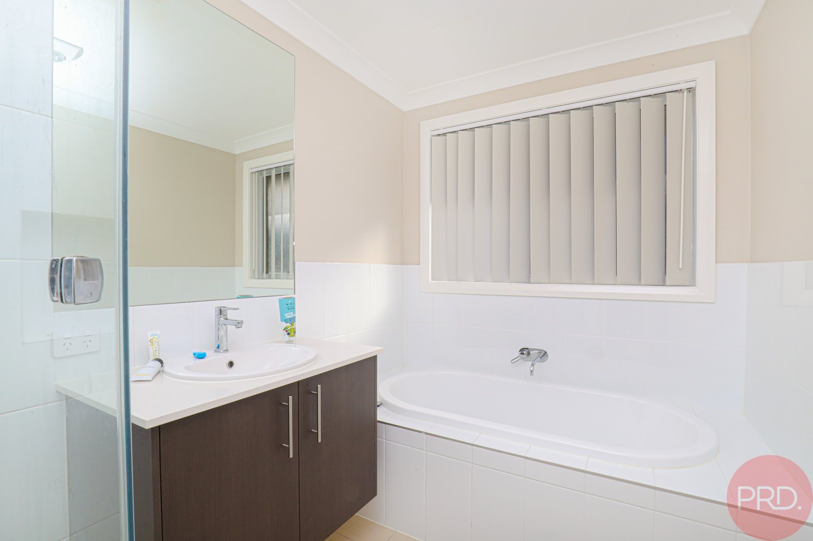 14 Golden Whistler Avenue ABERGLASSLYN 7