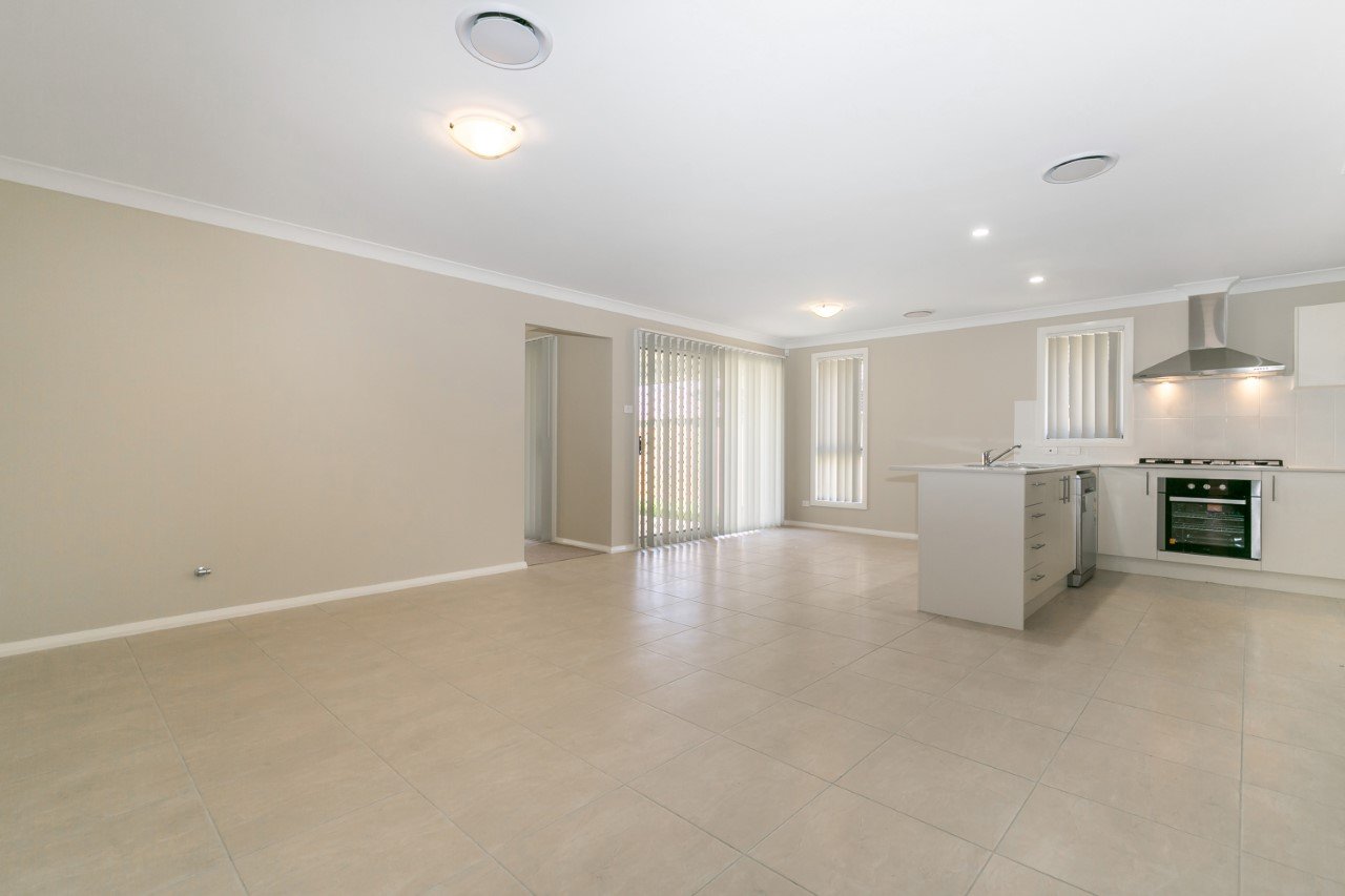 14 Golden Whistler Avenue ABERGLASSLYN 16