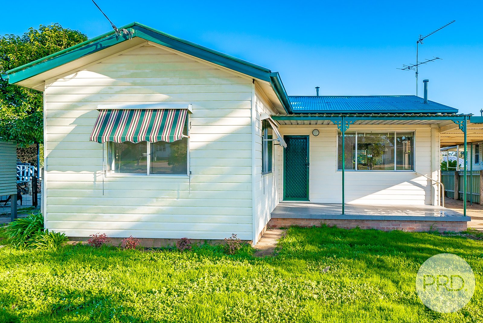 14 Gowrie Parade MOUNT AUSTIN 1