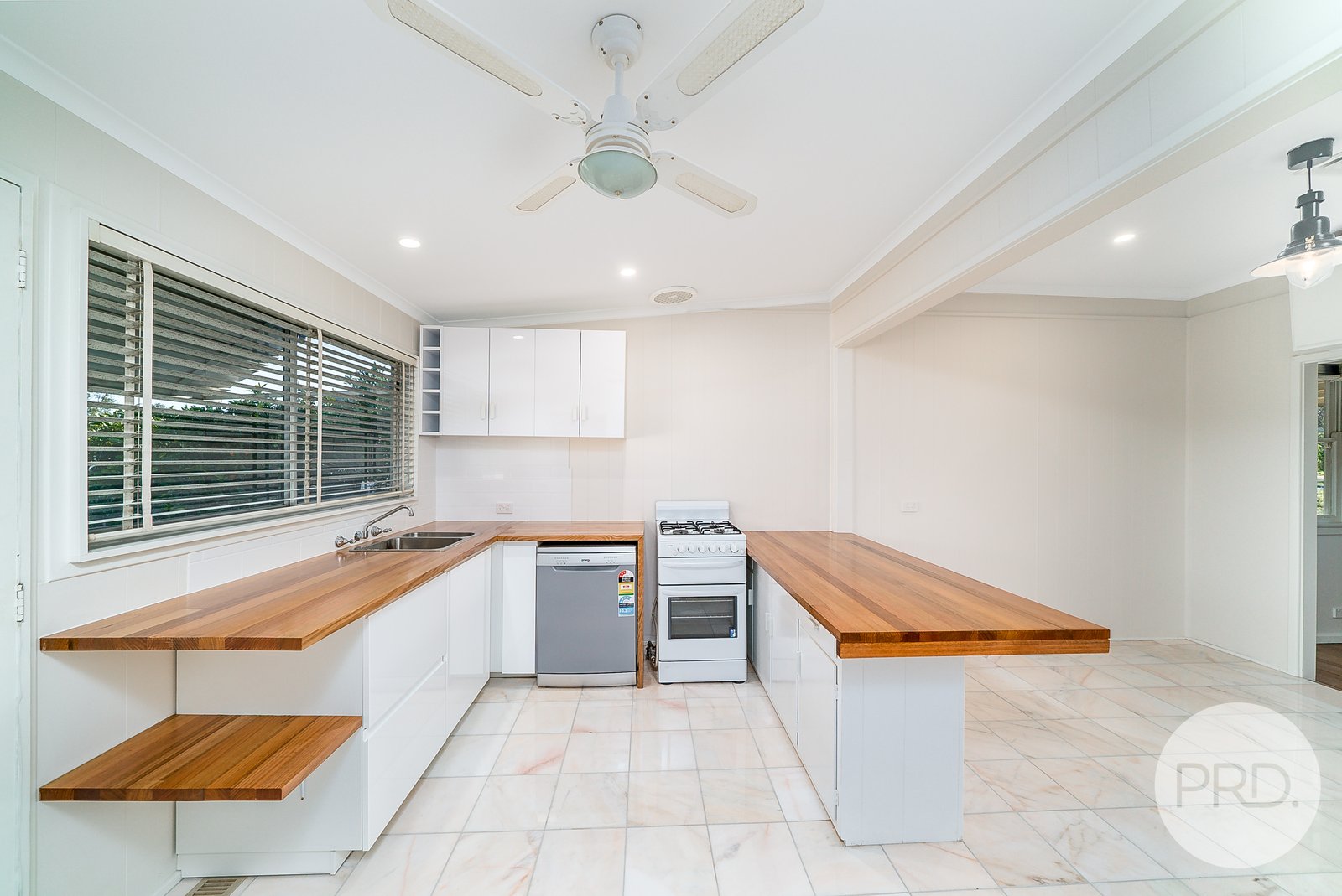 14 Gowrie Parade MOUNT AUSTIN 3