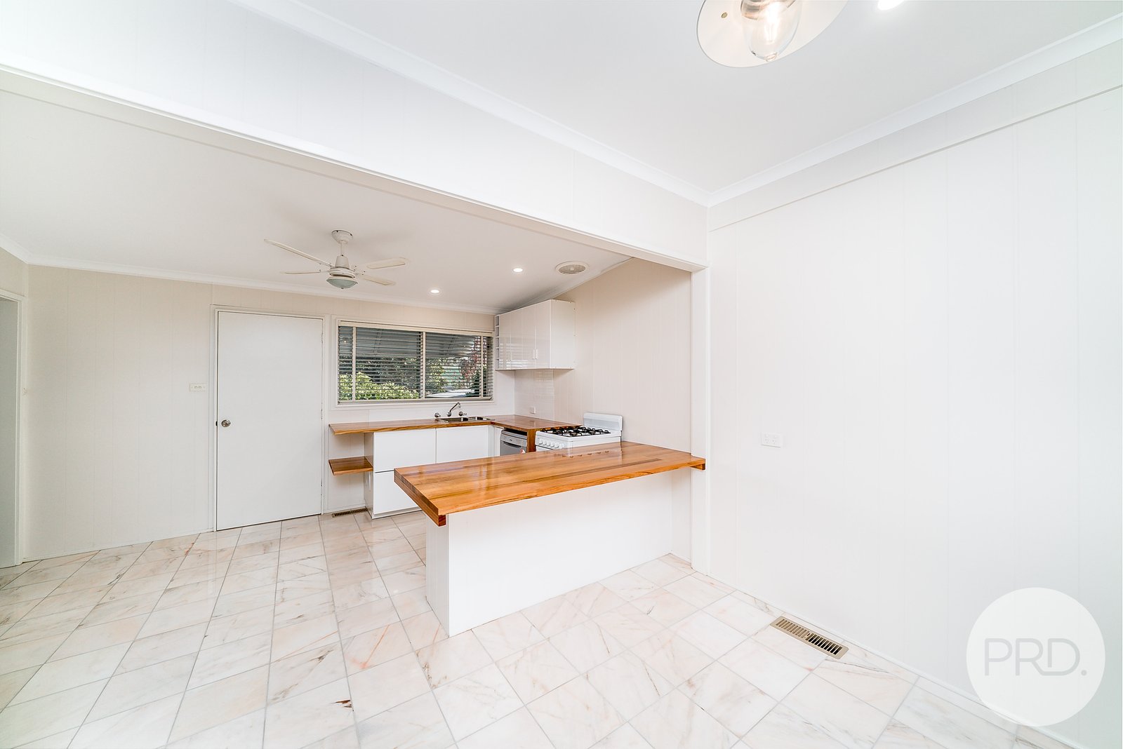14 Gowrie Parade MOUNT AUSTIN 4