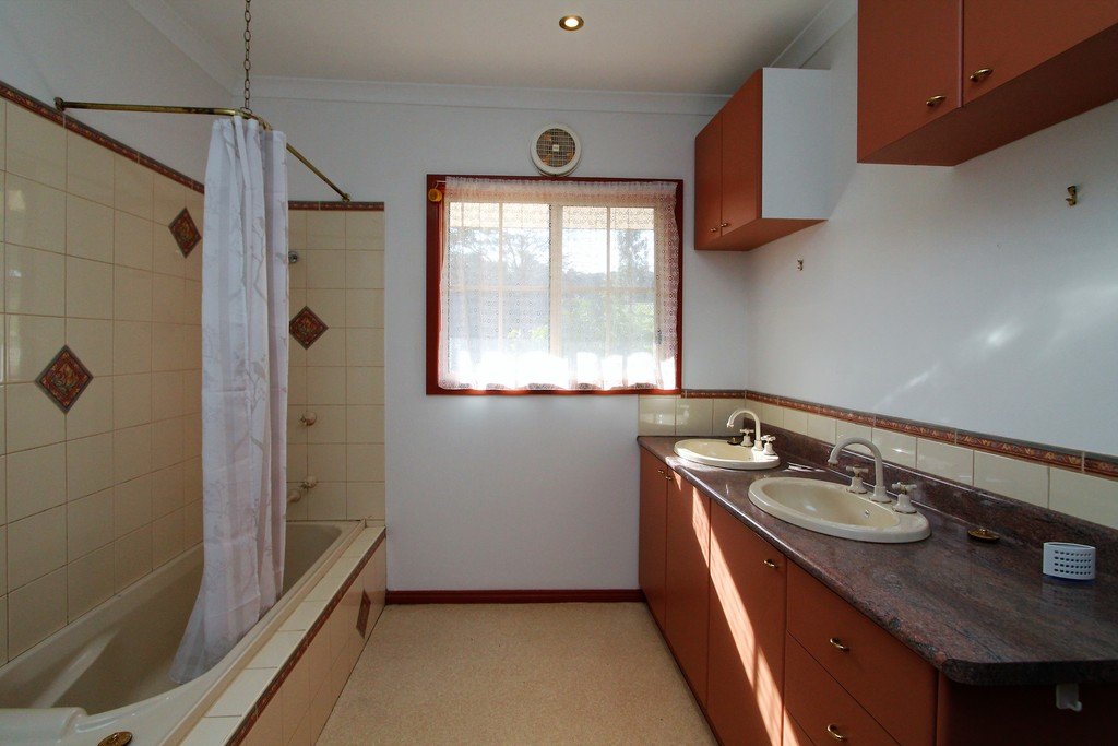 14 Hiscock Gully Road MOUNT HELEN 16