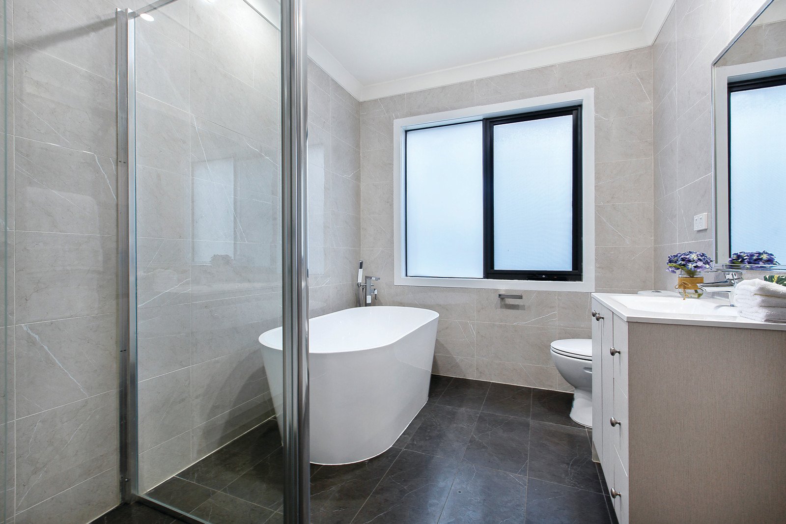 1/4 Huon Grove, Ashburton, VIC