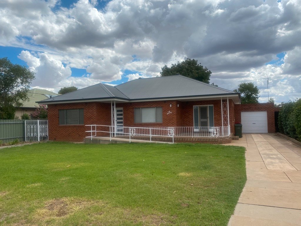 14 Inglis Street LAKE ALBERT 1